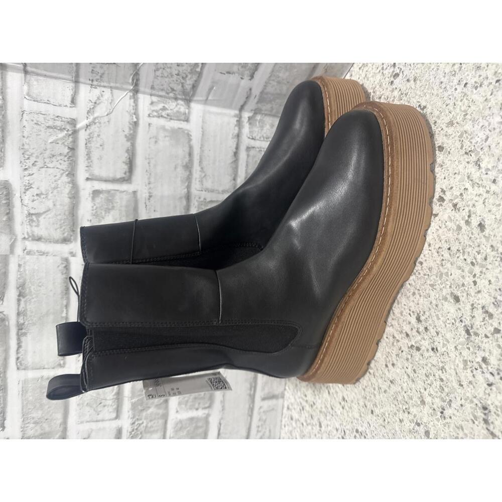 H&M Black Platform Chelsea Boots with Brown Sole in Faux Leather, NWT
